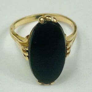 14k Gold Women's Ring with Black Onyx - Size 5 1/4